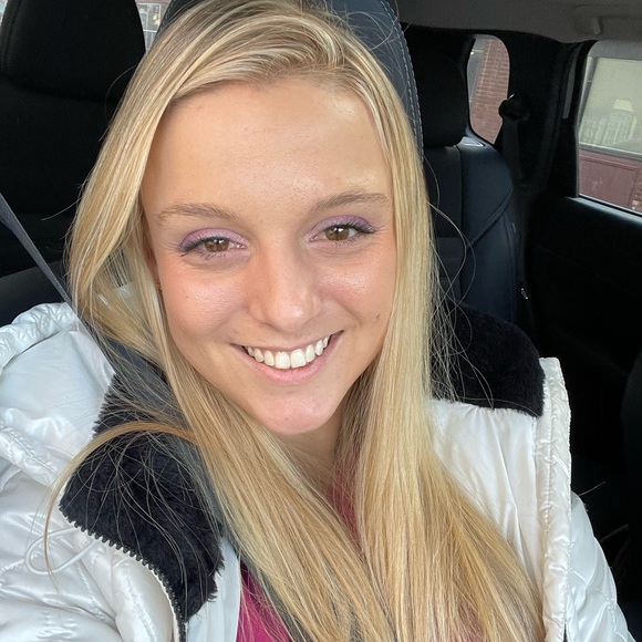 Meet your Posher, Alicia (The Purse Plug👜🔌🛍) - Picture 6 of 16